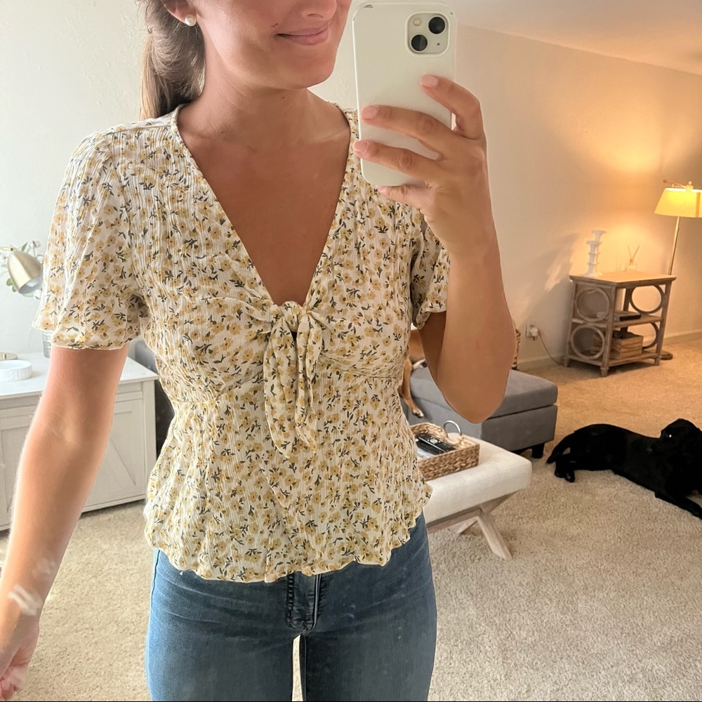 Abercrombie & Fitch Floral Blouse Short Sleeve - Size M - White, Yellow, Green